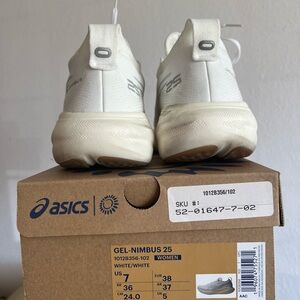 ASICS Gel Nimbus 25 Women’s Size 7, color White